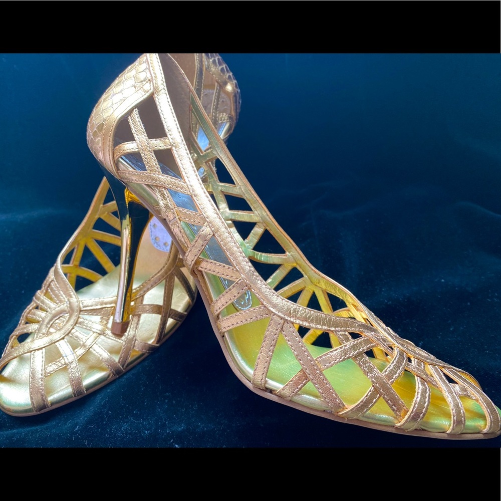 Golden heel 👠 4 in. They were only used 1 time.